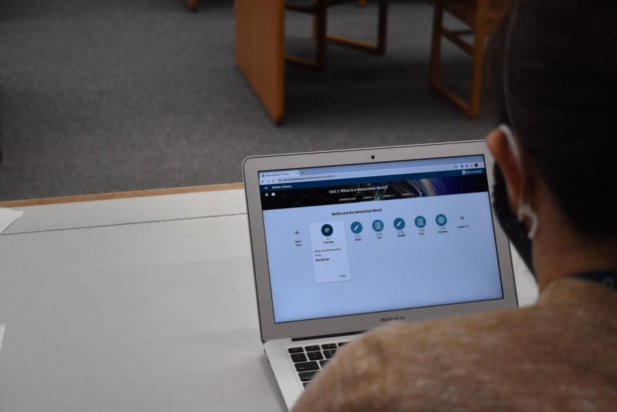 Librarian Sarah Gumtow uses APEX Learning to track online students progress.