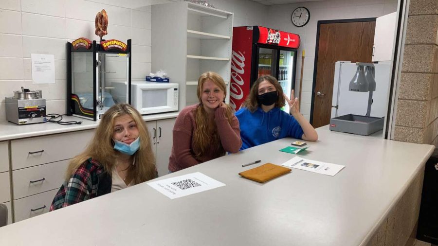 From left to right: Junior Maddie Reabe, Freshman Aleea Litchenberg, and Freshman Ariana McCormick sell Halloween grams during lunch at the concession stand.