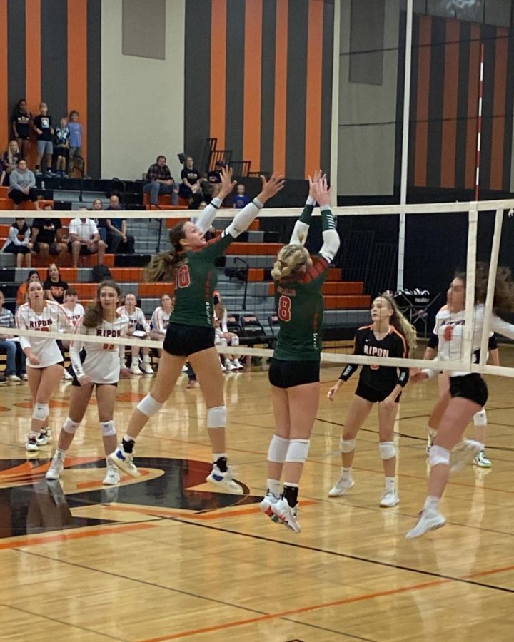 Junior+Claire+Bartol+and+sophomore+Taylor+Scharschmidt+get+in+position+to+block+a+Ripon+hitter.+The+Indians+lost+to+the+rival+Tigers++3-0.++%E2%80%9CWe+had+a+great+plan+to+execute%2C+but+were+not+able+to+get+over+some+initial+bumps+in+the+road+starting+out+and+figured+it+out+way+too+late+in+the+match%2C%E2%80%9D++Head+Coach+Eydie+Reiser+said.%0A