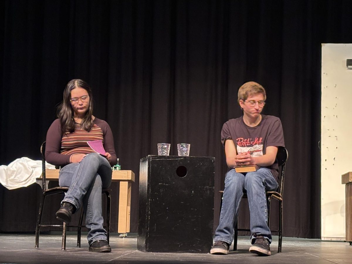 Junior TasiAna Sanchez (right) and junior Garrett Lundt (left) rehearse their scene in "Kodachrome," where their characters prepare for a divorce. While the divorce is hard, it brings each of the characters relief. 