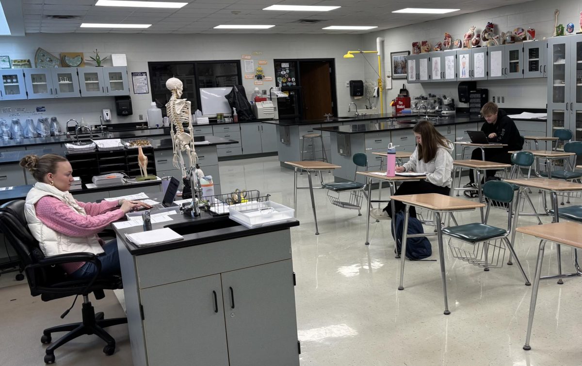 Students retake tests and work on missing assignments during ELT while science teacher Anna Drews grades papers. Completing missing assignments and doing retakes are both things that heavily increase as the semester comes to an end. "the rules get a bit 'looser' at the end because the priority shifts to helping students pass," Drews said.